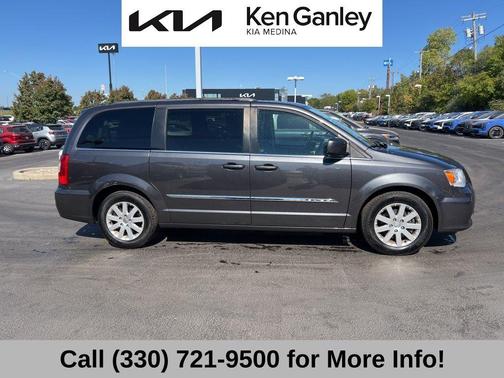 2016 Chrysler Town & Country Touring