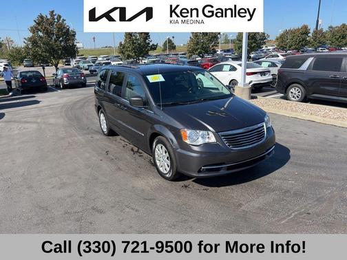 2016 Chrysler Town & Country Touring