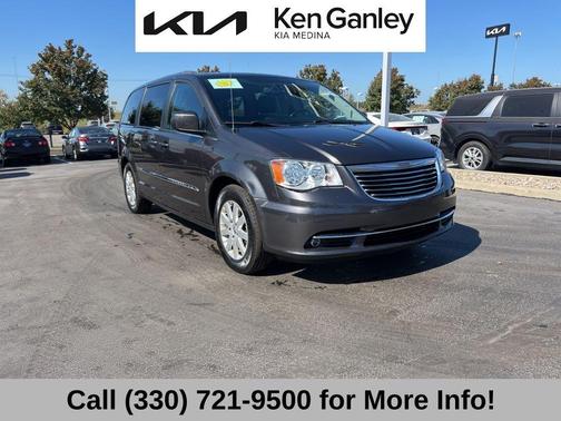 2016 Chrysler Town & Country Touring