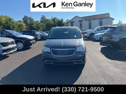 2016 Chrysler Town & Country Touring