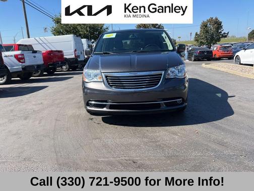 2016 Chrysler Town & Country Touring