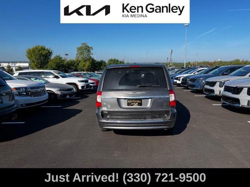 2016 Chrysler Town & Country Touring