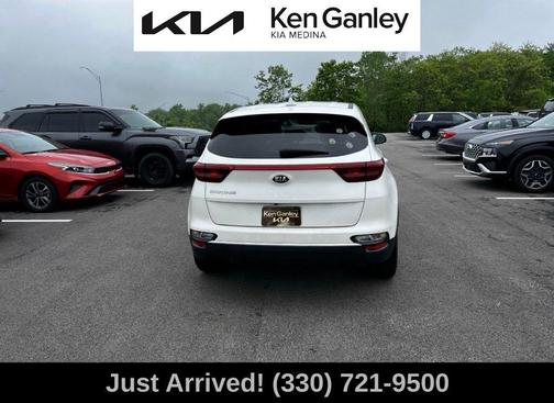 Snow White Pearl 2022 Kia Sportage LX
