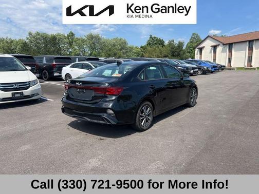 Aurora Black 2022 Kia Forte LXS