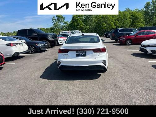 Snow White Pearl 2024 Kia Forte LXS