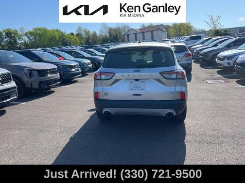 Ingot Silver Metallic 2020 Ford Escape SE