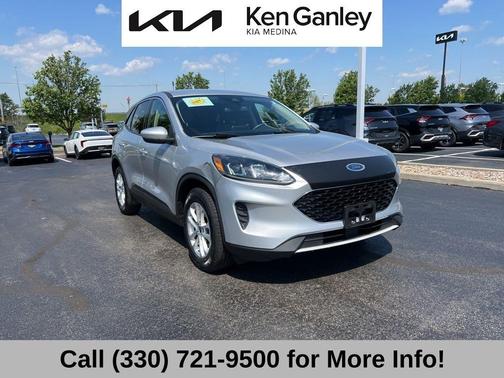 Ingot Silver Metallic 2020 Ford Escape SE