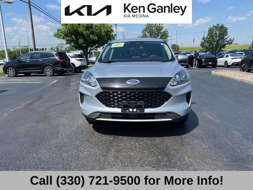 Ingot Silver Metallic 2020 Ford Escape SE