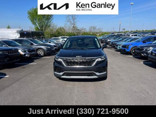 Metal 2024 Kia Carnival LX