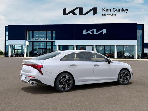 Snow White Pearl 2026 Kia K5 GT-Line