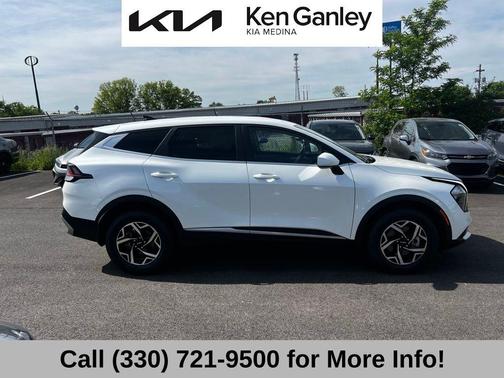 Snow White Pearl 2023 Kia Sportage LX