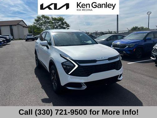 Snow White Pearl 2023 Kia Sportage LX