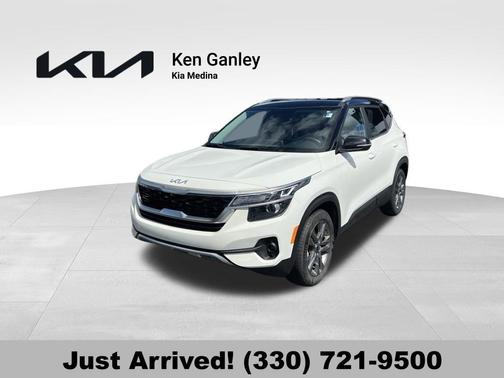 Clear White / Black Roof 2023 Kia Seltos S
