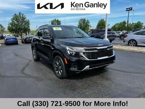 Fusion Orange 2024 Kia Seltos S