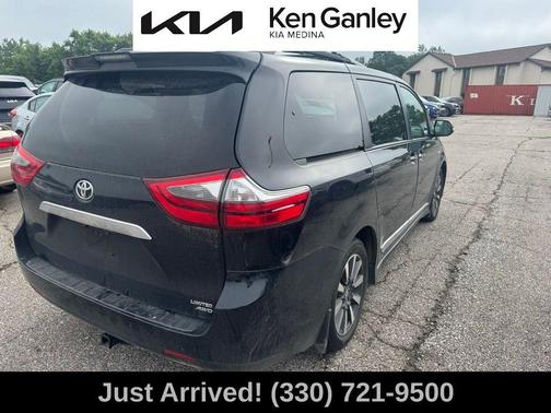 2020 Toyota Sienna XLE