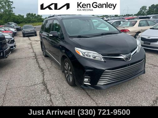 2020 Toyota Sienna XLE