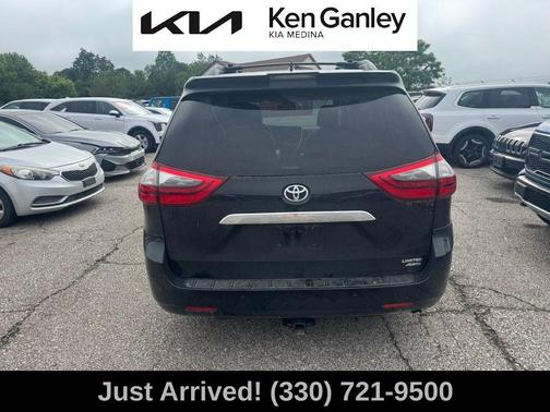 2020 Toyota Sienna XLE