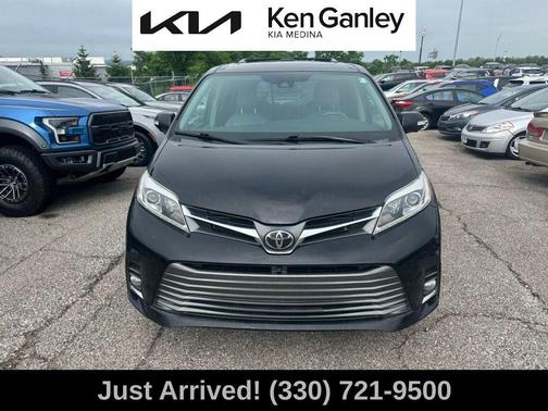 2020 Toyota Sienna XLE