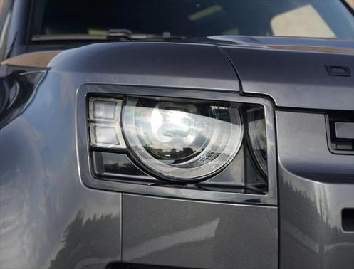 2022 Land Rover Defender V8