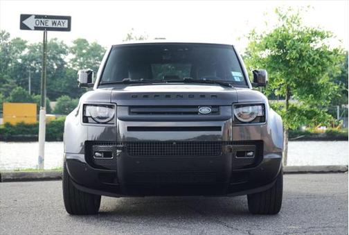 2022 Land Rover Defender V8