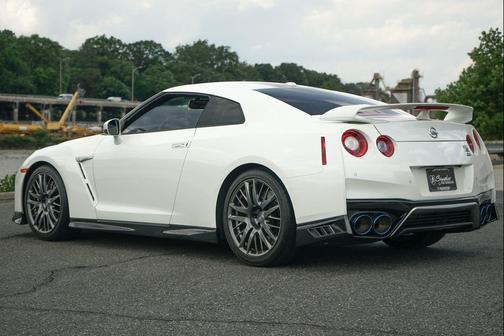 Pearl White Tricoat 2020 Nissan GT-R Premium Dual-clutch 6-Speed Transmission