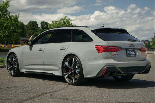 Gray 2022 Audi RS 6 Avant 4.0T