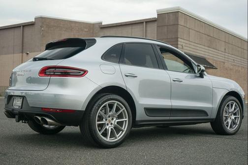Rhodium Silver Metallic 2016 Porsche Macan Macan S