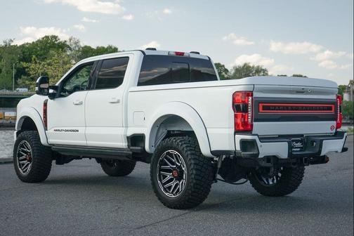 Star White Metallic Tri-Coat 2023 Ford F-250 Lariat