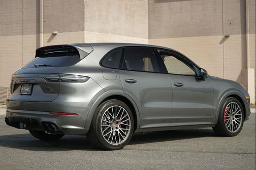 Quartzite Grey Metallic 2021 Porsche Cayenne GTS