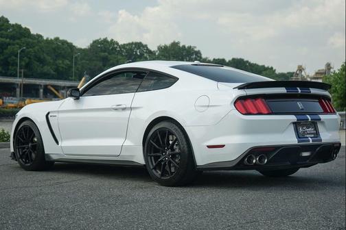 Oxford White 2017 Ford Shelby GT350 Base