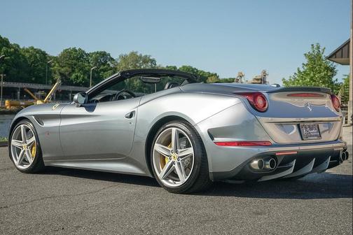 Grigio Silverstone Metallic 2017 Ferrari California T