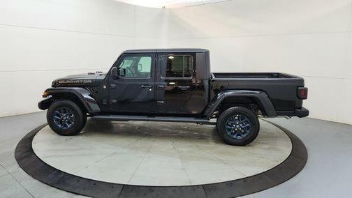 Black Clearcoat 2026 Jeep Gladiator 85th Anniversary Edition