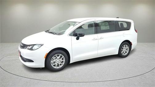 2025 Chrysler Voyager LX