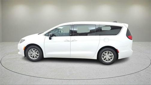 2025 Chrysler Voyager LX
