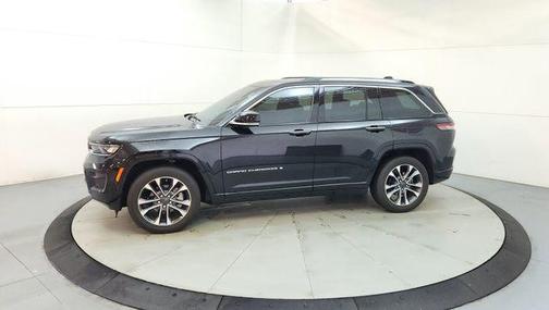 Diamond Black Crystal Pearlcoat 2023 Jeep Grand Cherokee Overland