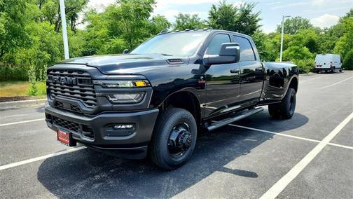 2025 RAM 3500 Tradesman Crew Cab 4x4 8' Box