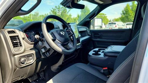 2025 RAM 3500 Tradesman Crew Cab 4x4 8' Box