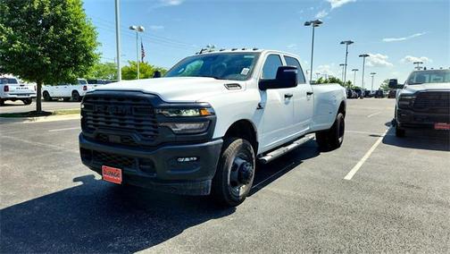 2025 RAM 3500 Tradesman Crew Cab 4x4 8' Box