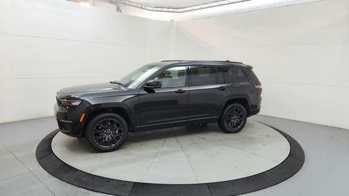 Diamond Black Crystal Pearlcoat 2023 Jeep Grand Cherokee L Summit Reserve