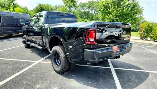 2025 RAM 3500 Tradesman Crew Cab 4x4 8' Box
