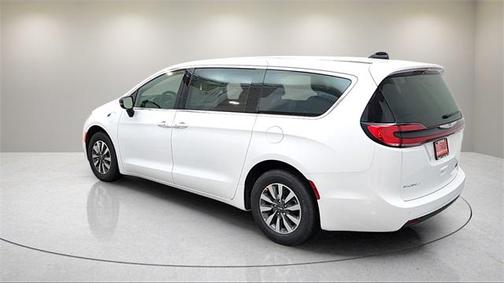 2025 Chrysler Pacifica Hybrid Select