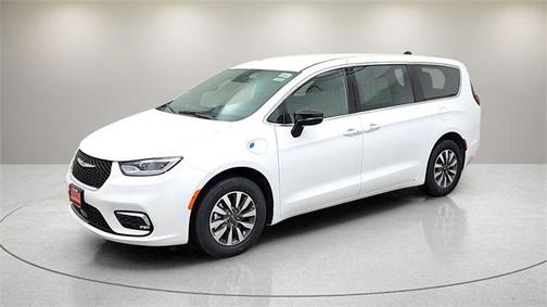2025 Chrysler Pacifica Hybrid Select