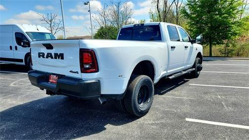 2025 RAM 3500 Tradesman Crew Cab 4x4 8' Box