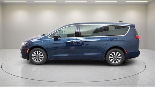 2025 Chrysler Pacifica Hybrid Select