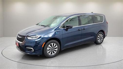 2025 Chrysler Pacifica Hybrid Select