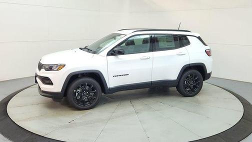 Bright White Clearcoat 2026 Jeep Compass Latitude