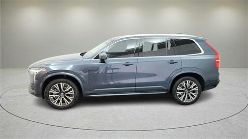 2022 Volvo XC90 T5 Momentum