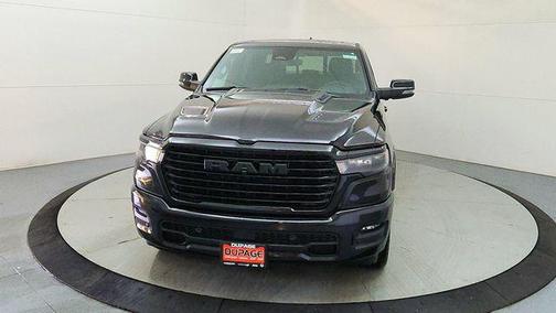 Diamond Black Crystal Pearlcoat 2026 RAM 1500 Laramie