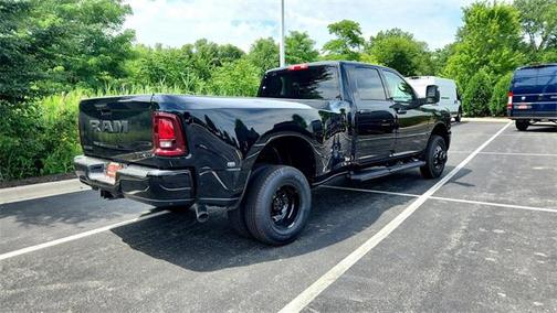 2025 RAM 3500 Big Horn Crew Cab 4x4 8' Box