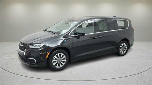 2025 Chrysler Pacifica Hybrid Select